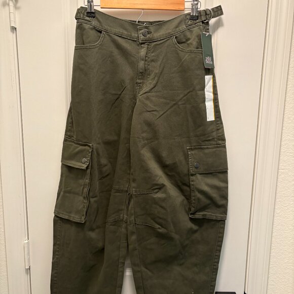 Wild Fable Wide Leg Tapered at Ankle Cargo Pants Green Size Small NWT - Picture 3 of 12